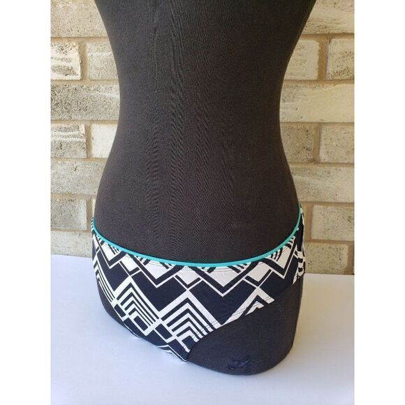 Women's Bikini Swimwear Black White Geometric Print Size 6 NWOT - Picture 3 of 8